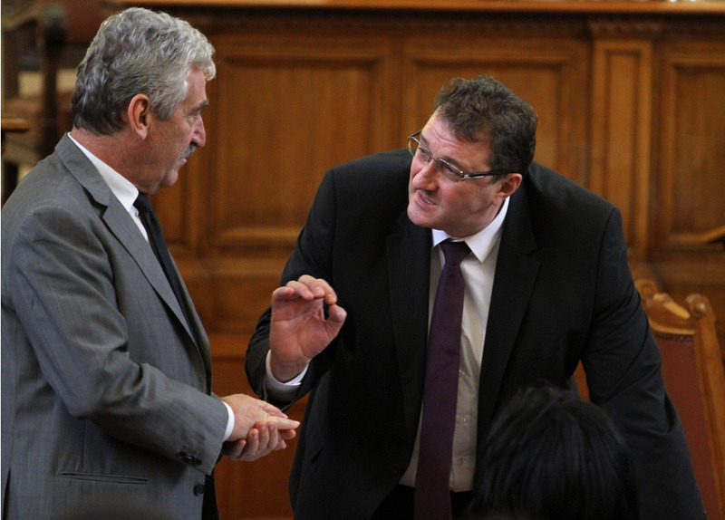 Спор в залата между депутатите Красимир Велчев (ГЕРБ) и Петър Мутафчиев (БСП). Сн. БГНЕС