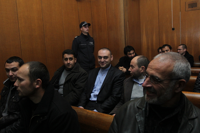 Част от обвиняемите в съдебната зала в Пазарджик. Сн. БГНЕС