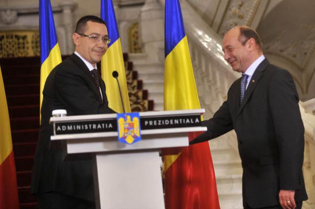 Премиерът Виктор Понта и президентът Траян Бъсеску