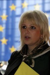 В ГЕРБ решиха да хитруват с въпроса за референдума и сами паднаха в капана си
