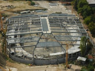 Недостроената спортна зала на Пловдив