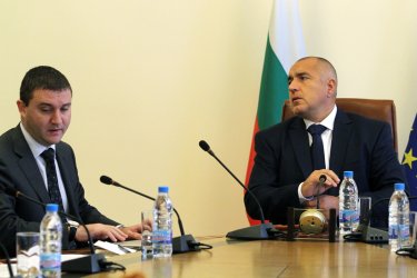 Владислав Горанов и Бойко Борисов по време на заседание на правителството, сн.БГНЕС