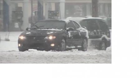Дванайсет загинали и стотици полети отменени в САЩ заради зимна буря