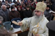 Варненският митрополит Кирил се оплака, че му искали пари, за да не го хулят