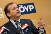 Бивш австрийски евродепутат получи 4 г. затвор за корупция