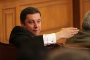 Управляващите "дадоха" скандала с дюните на Яне Янев