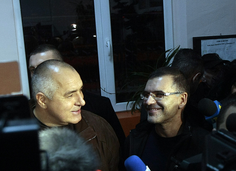 Премиерът Борисов и заместникът му Дянков са видимо доволни от резултатите на референдума. Снимка:БГНЕС