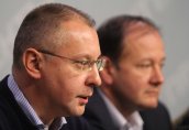 Леви, десни и ДПС поискаха оставката на Цветанов