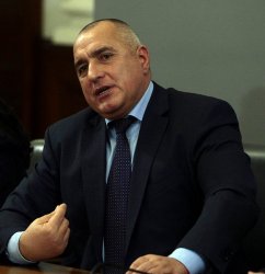 Премиерът изчисли възможно поевтиняване на тока с 8% от март