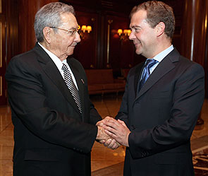 Раул Кастро и Дмитрий Медведев