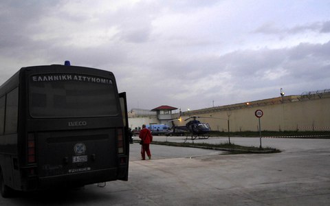 Престъпник се опита да избяга като на кино от гръцки затвор