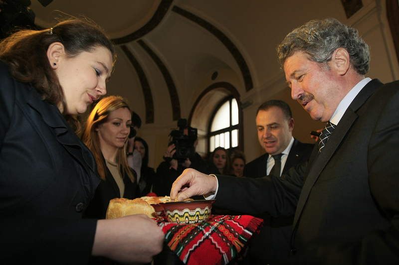 Найденов посрещна новия земеделски министър Иван Станков с хляб и мед, сн. БГНЕС