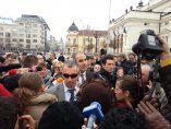 Митинг от 200 души пред парламента си поиска Бойко обратно
