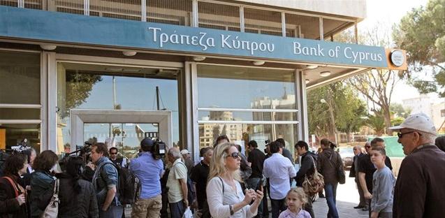 Без паника премина първият ден след отварянето на банките в Кипър