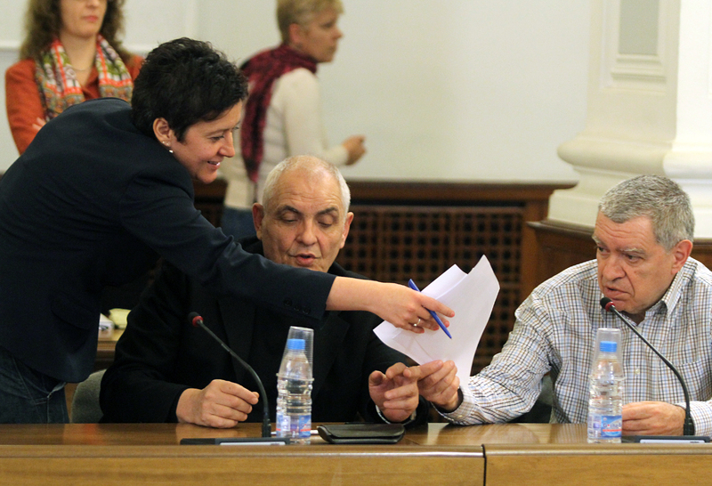 Антоанета Цонева, Димитър Димитров и Михаил Константинов на заседание на Изборния борд