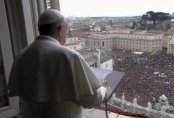 Папа Франциск произнесе първата си Ангелска молитва пред 150 000 души
