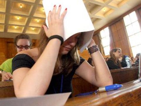 Половината пловдивски студенти преписват, 10% - свидетели на подкупи