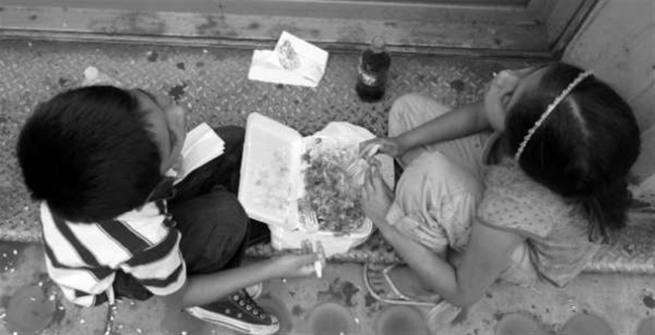 Шест хиляди деца работят по улиците на Гърция, повечето от България и Румъния