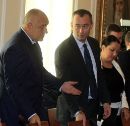 Бойко Борисов, Николай Младенов и Лиляна Павлова по време на срещата с дипломатите