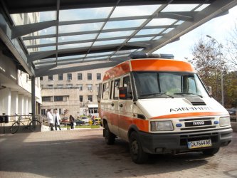 Лекари започват символичен протест, колегите им заплашват да спрат работа