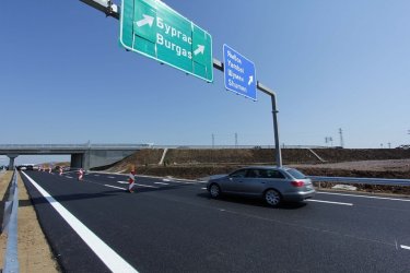 В построения в последните години участък от "Тракия" няма нито една тоалетна все още