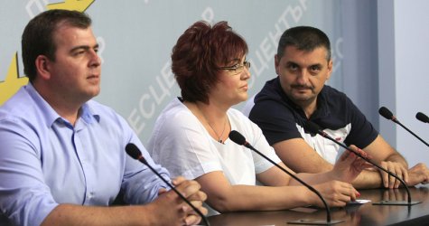 Явор Гечев, Корнелия Нинова, Кирил Добрев обявяват законодателния пакет. Сн. БГНЕС