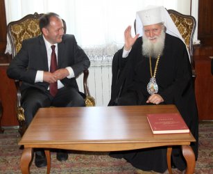 Михаил Миков и патриарх Неофит. Сн: БГНЕС