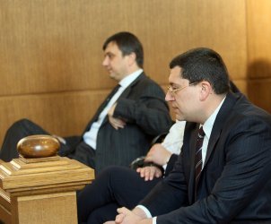 Людмил Стойков (вляво) и Марио Николов на съдебно заседание през 2012 г.