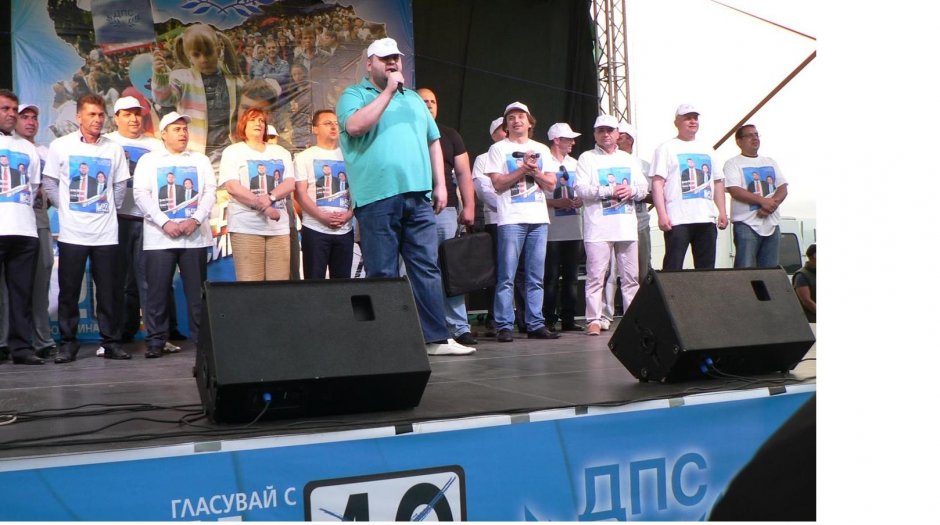 Делян Пеевски на предизборен митинг на ДПС в Старозагорско. 