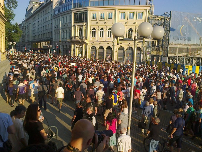 Най-многобройният от началото на протестите изкара хиляди на улицата
