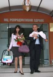 Моника и Сергей след раждането на първото им дете Дария. 