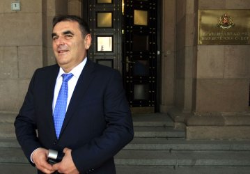 Данаил Папазов. Сн: БГНЕС