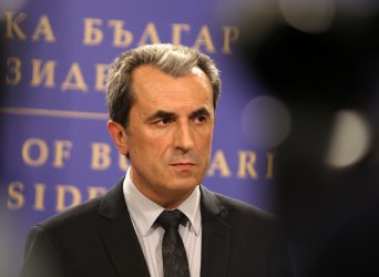 България нямало да взема голяма, извънредна дългова емисия