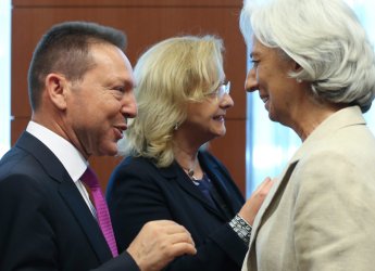 Финансовият министър на Гърция Янис Стурнарас и ръководителката на МВФ Кристин Лагард