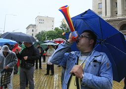 Протестното "пиене на кафе" се мести пред Министерския съвет
