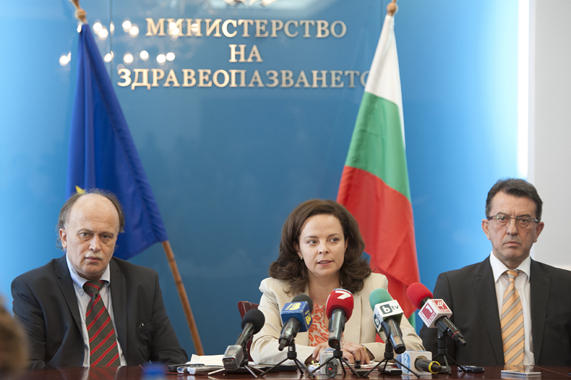 Таня Андреева със заместниците си Чавдар Славов (вдясно) и Бойко Пенков (вляво), сн. БГНЕС