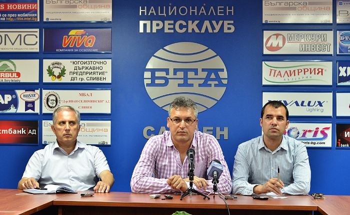 Валери Жаблянов (посредата) и Деян Дечев (вляво), сн. sliven-news.com
