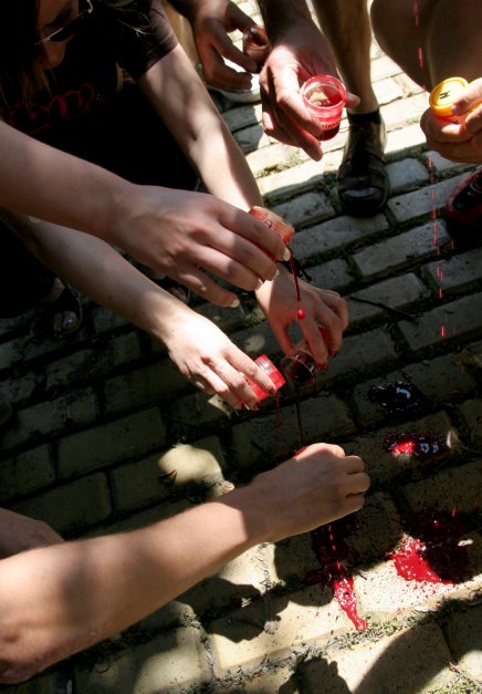 Артисти и музиканти предприеха кръводарителска акция "Кръвта на България"