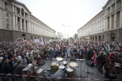 Концерт на стари рокаджии се опита да вдигне "позападналия тонус" на протеста
