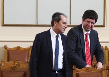 Премиерът Пламен Орешарски и финансовият министър Петър Чобанов. Сн. БГНЕС