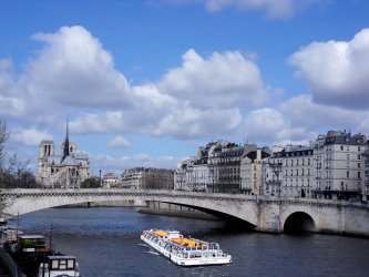 Франция се учи да говори "туристически"