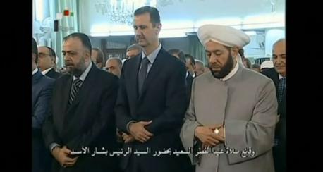 Башар Асад по време на молитвата в джамията Анас бин Малек в Дамаск