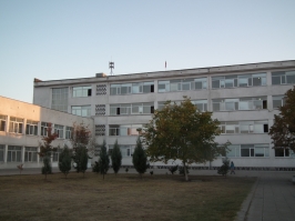 Сградата на Класическата гимназия в кв."Модерно предградие"