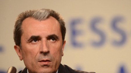 Орешарски и Станишев бягат от открит тв дебат с протестиращи
