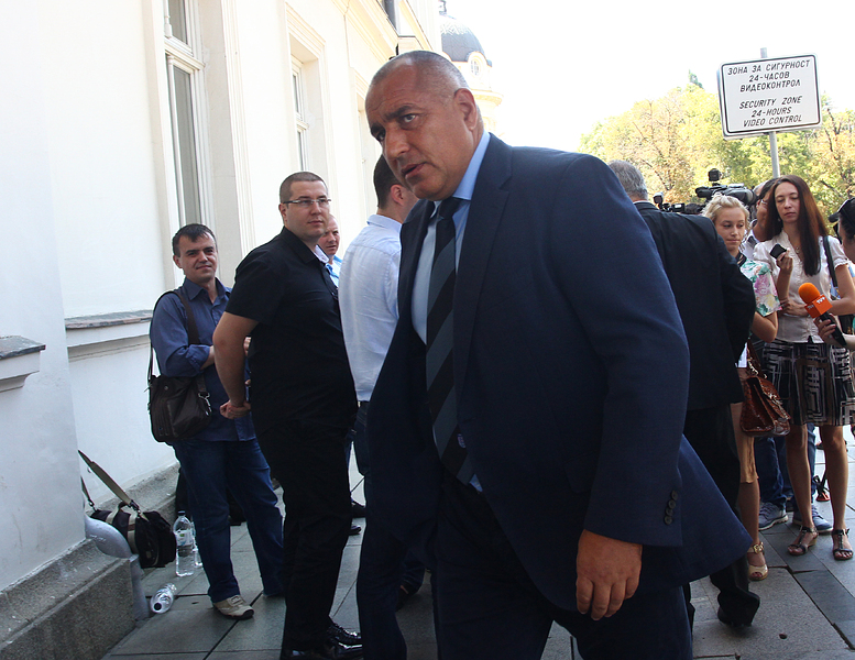 Бойко Борисов влиза в парламента на среща със синдикатите. Сн. БГНЕС