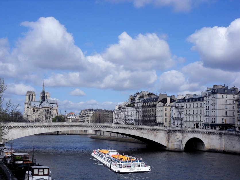Франция се учи да говори "туристически"