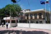 Българският консул в Бурса спрял да издава визи в знак на протест срещу шумен съсед
