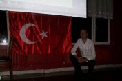 Снимка на зам.-областен управител от ДПС с турското знаме предизвика протести в Габрово