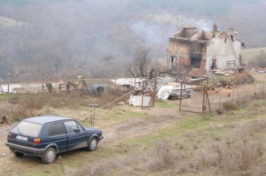 Къщат на Тодор Димов-Чакъра след атаката на баретите през 2003 г.