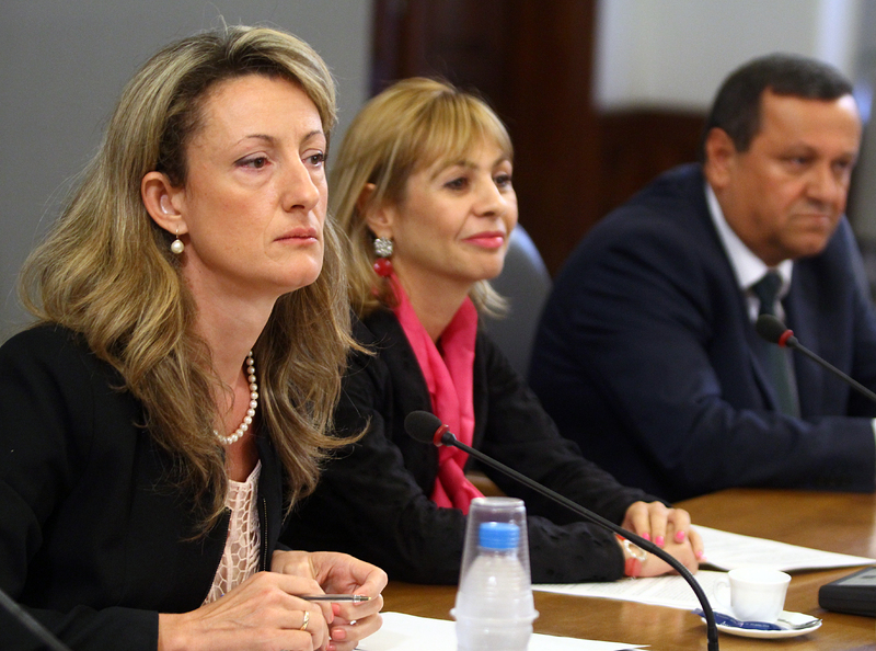 Зинаида Златанова, Людмила Елкова и Хасан Адемов по време на заседанието